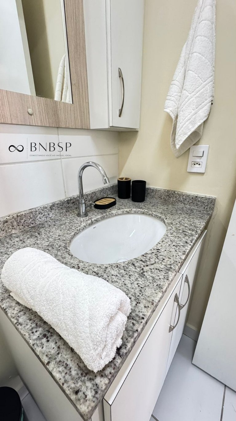 Apto 1 Dorm a Passos do Metrô Liberdade