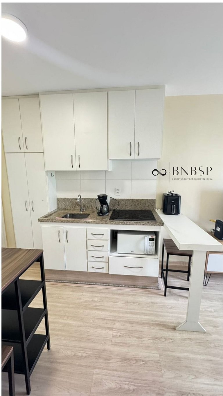 Apto 1 Dorm a Passos do Metrô Liberdade